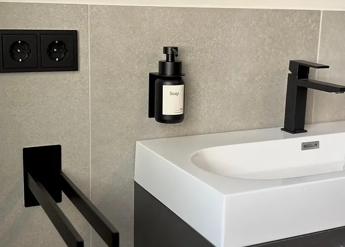 Nbringnest - Am Nuerburgring In * Adenau