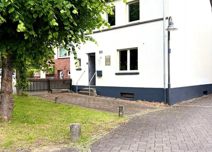 Nbringnest - Am Nuerburgring In * Adenau